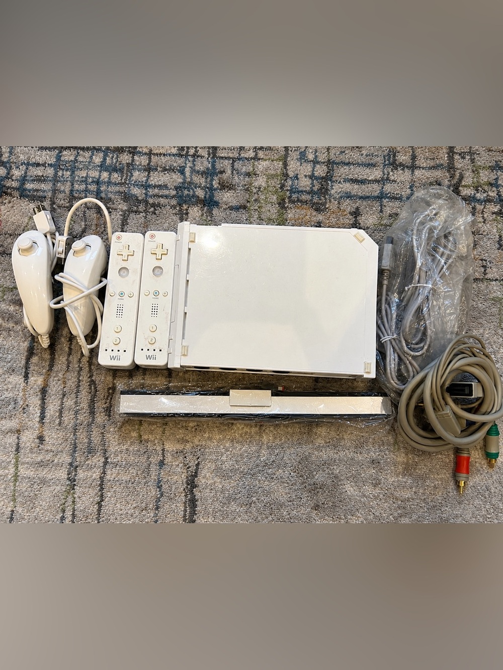 Nintendo Wii RVL-001 Console Bundle With Cords Remote & Nunchucks + Bar